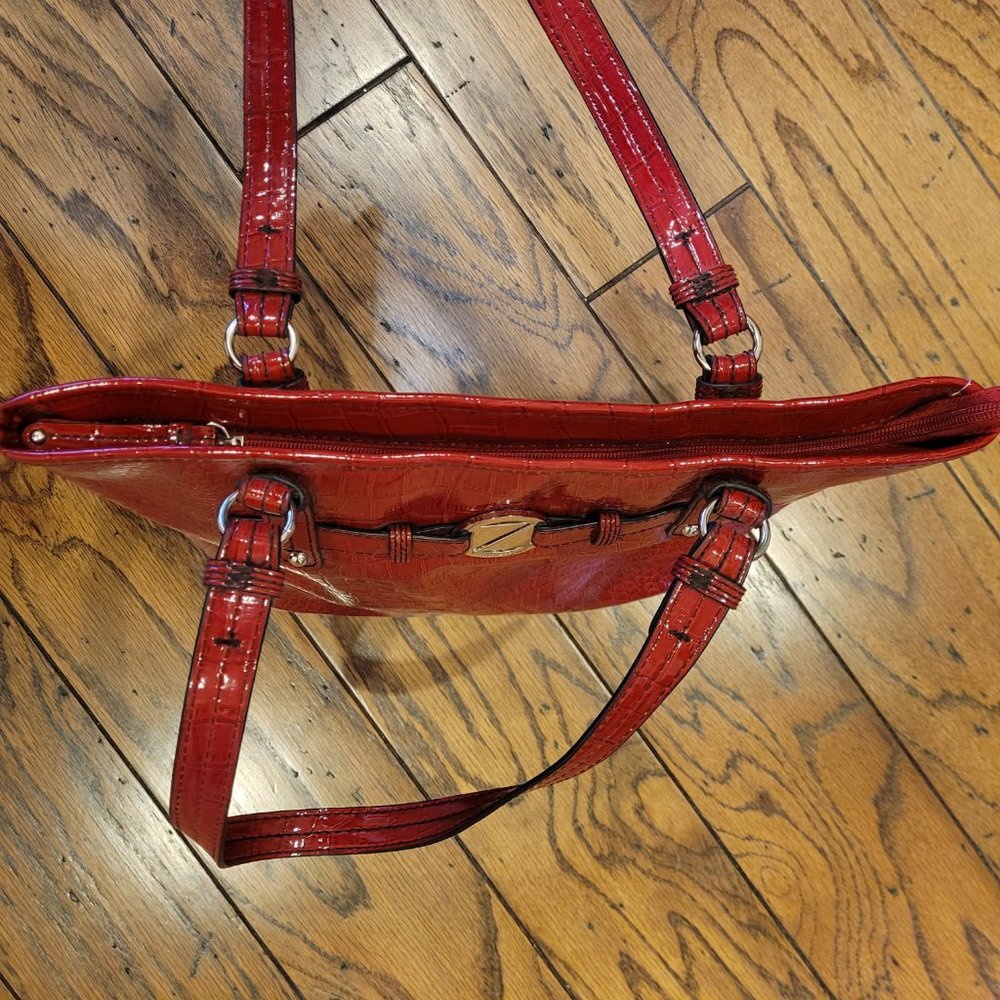Nine & Co Red Bucket Tote - Picture 14 of 16